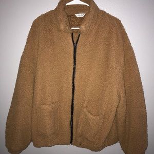 tan fluffy coat, emma chamberlain poopy jacket